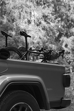 Jízdní kola na korbě auta