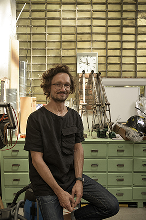 Zakladatel značky Braasi v dílně