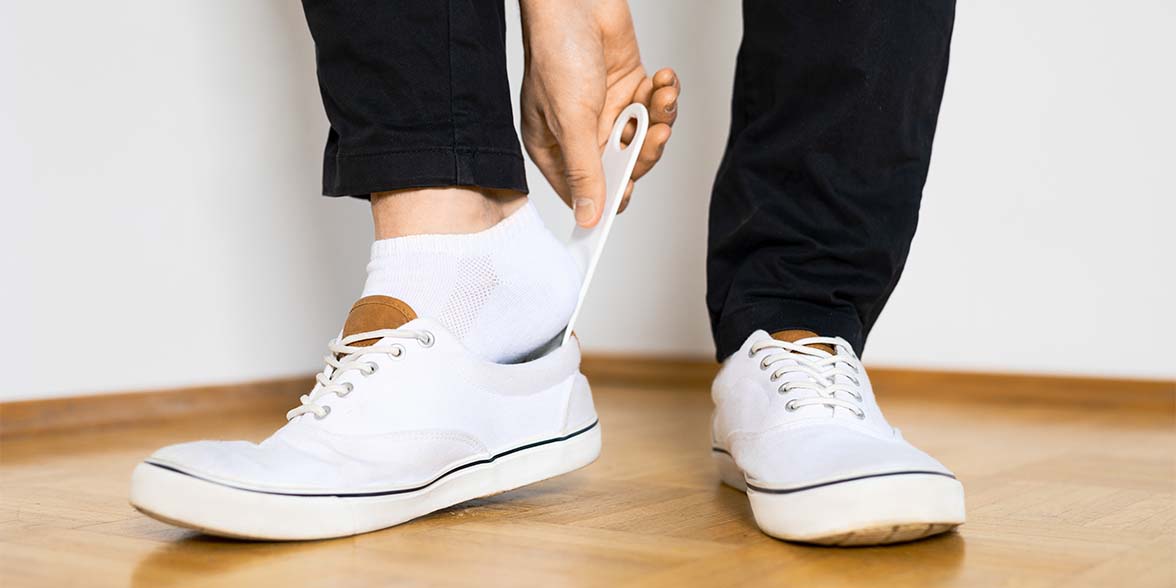 Boty si nazouvejte pomocí lžíce